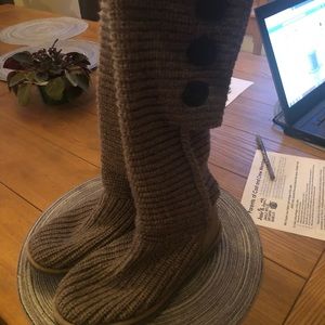 🌸 SALE Uggs, grey sweater boots, size 8 🌸